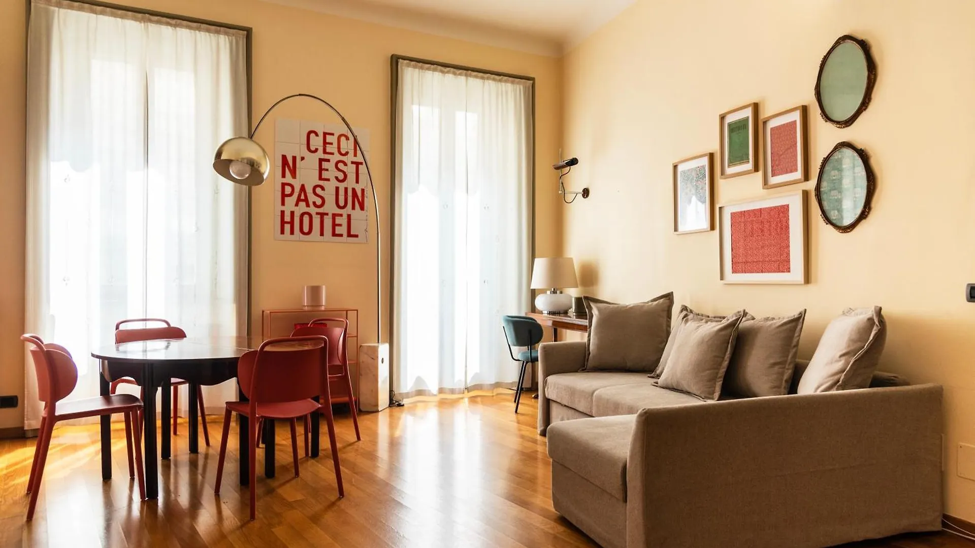 Kontakte von Youhosty - Milano Charm Via Torino